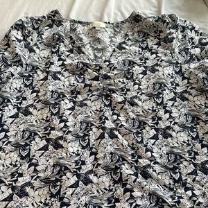 Loft outlet short sleeve top. Size XL